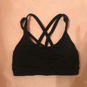 black lululemon (energy) sports bra